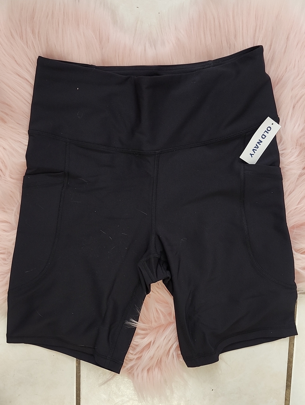 Brand New OLD NAVY ACTIVE GO-DRY POWERSOFT BIKE SHORTS-M